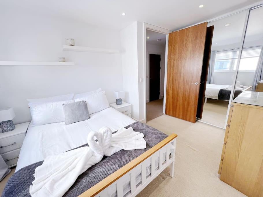 Stylish Seaview One-Bedroom Apt スウォンジー エクステリア 写真