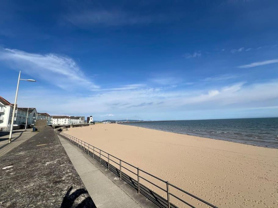 Stylish Seaview One-Bedroom Apt スウォンジー エクステリア 写真