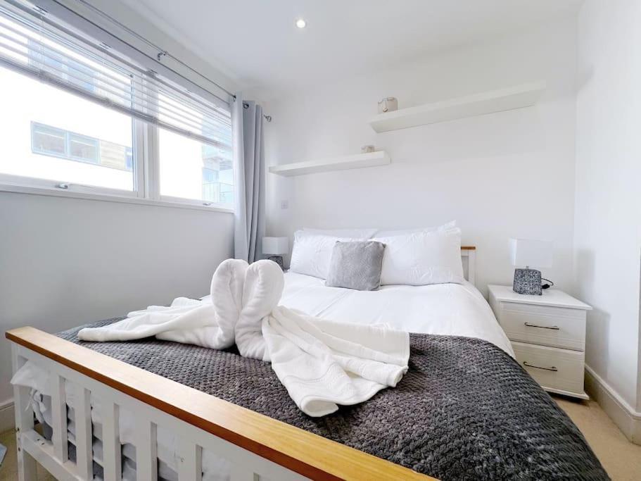 Stylish Seaview One-Bedroom Apt スウォンジー エクステリア 写真