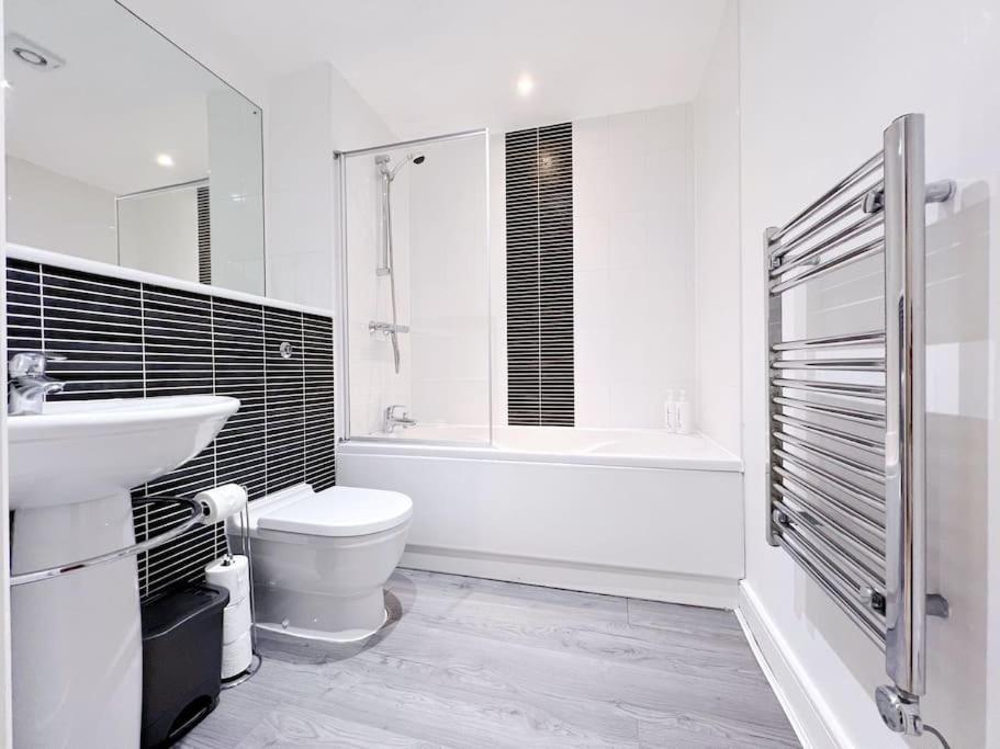 Stylish Seaview One-Bedroom Apt スウォンジー エクステリア 写真