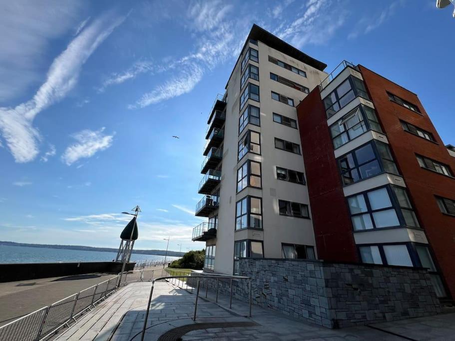 Stylish Seaview One-Bedroom Apt スウォンジー エクステリア 写真