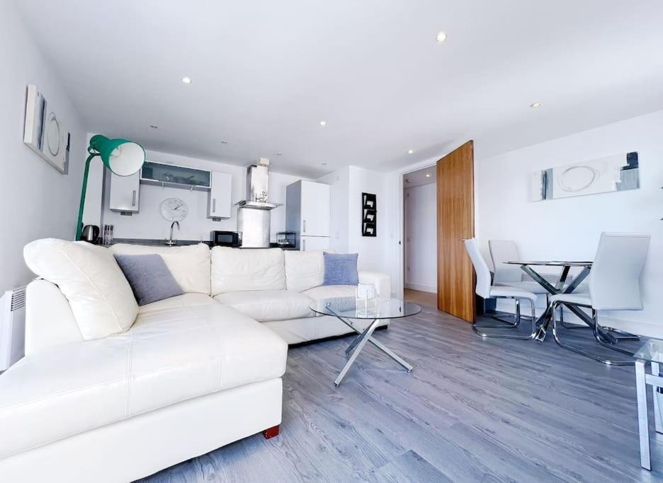 Stylish Seaview One-Bedroom Apt スウォンジー エクステリア 写真