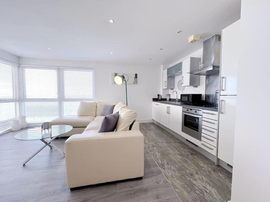 Stylish Seaview One-Bedroom Apt スウォンジー エクステリア 写真